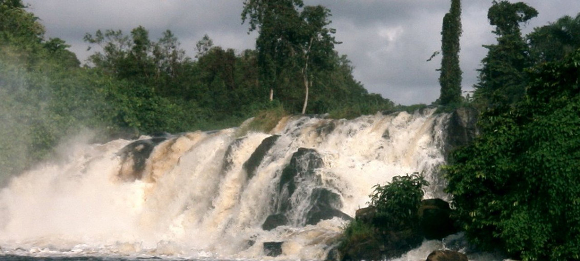 Камерун Камерун, Водопад Лобе в Криби