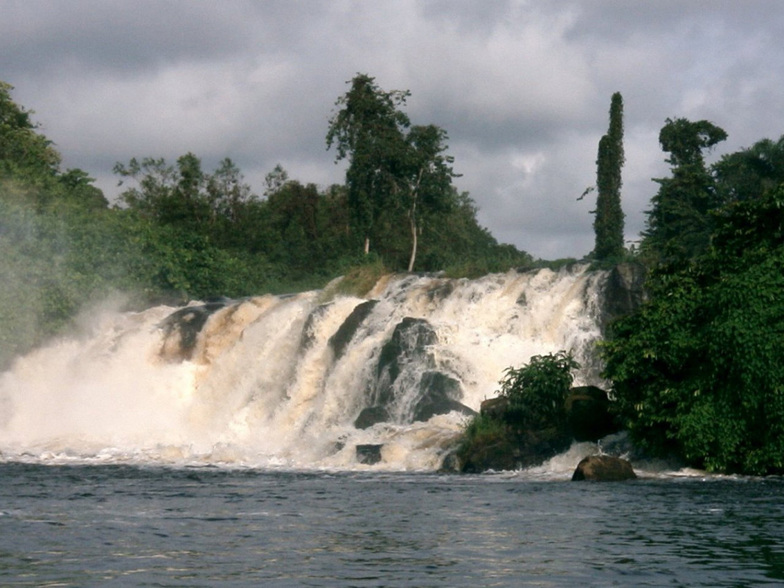 Камерун Камерун, Водопад Лобе в Криби